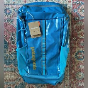 NWT Patagonia Black Hole Pack 25L (Blue)